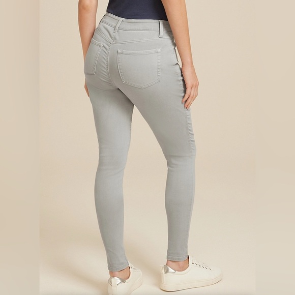 m jeans by maurices™ Large Women’s Curvy High Rise Sky Fall Gray Jegging - Picture 2 of 7